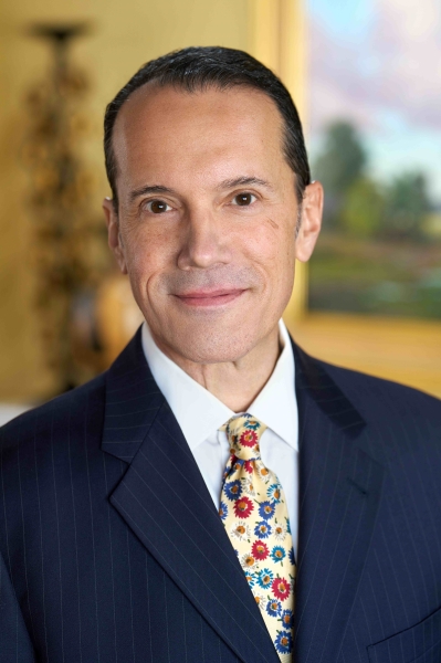 Real Estate Agent John Mentis
