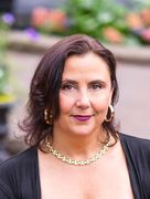 Real Estate Agent Nikki Dumas-Acerra