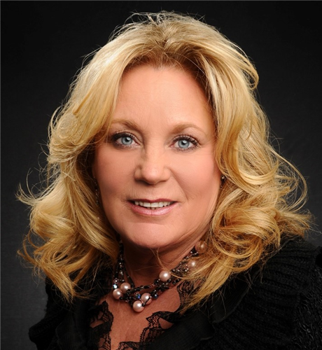 Real Estate Agent Darlene Hall