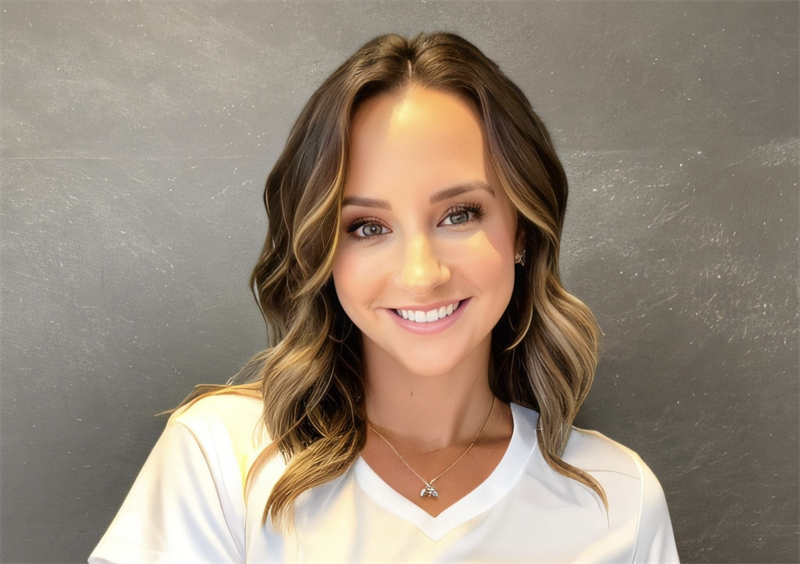 Real Estate Agent Carly Sablotny